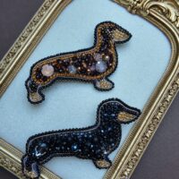 Брошка „Черен дакел“, ръчно изработено бижу