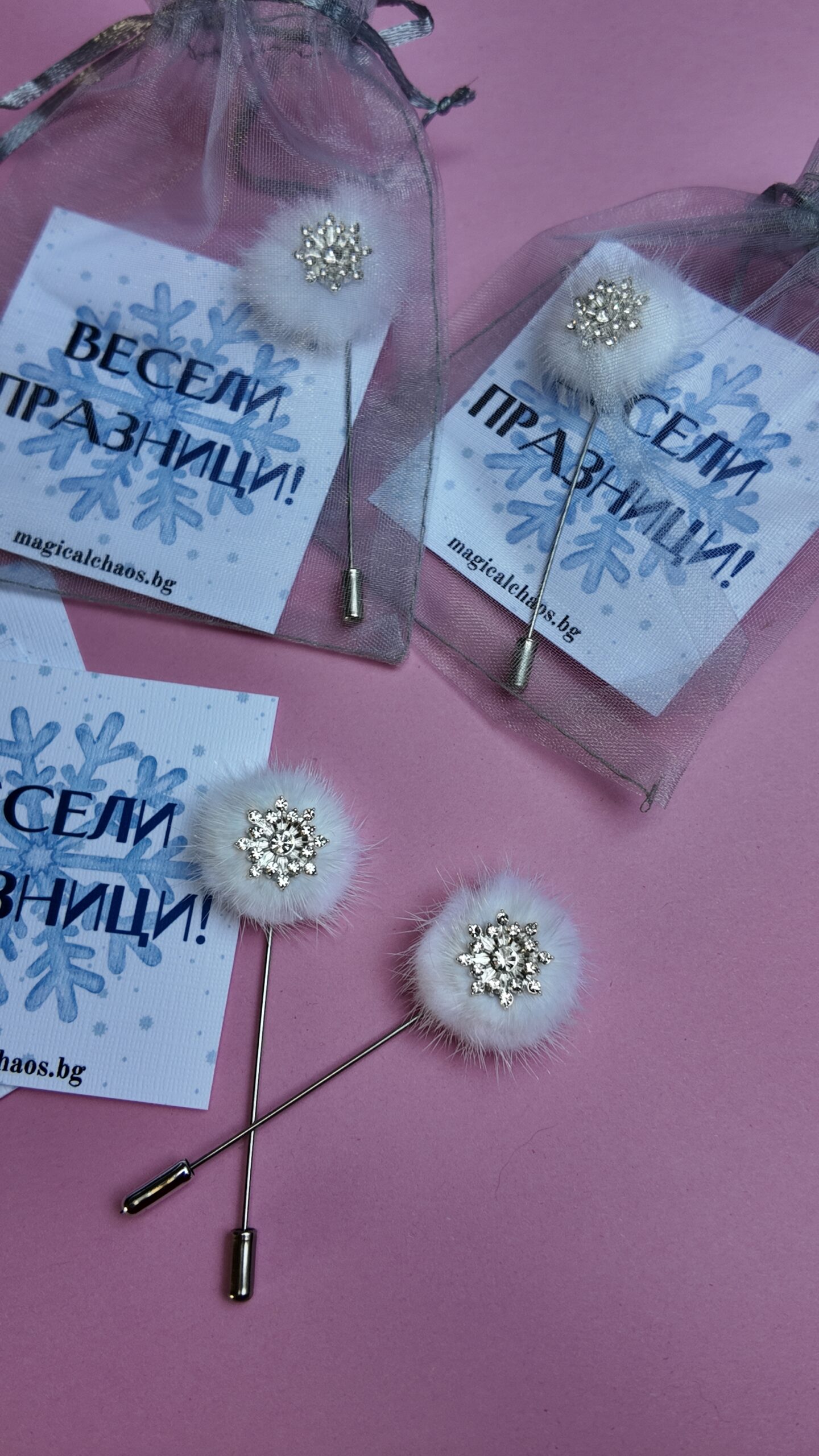 Брошка "Снежинка"